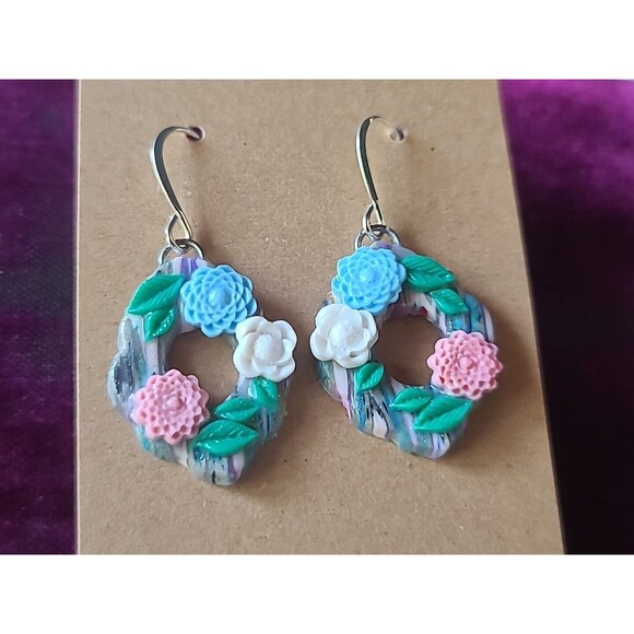 Polymer Clay Floral Dangling Pierced Earrings New - Picture 2 of 10
